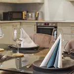 Castle Views - 2 Bed 2 Bath - Free Parking