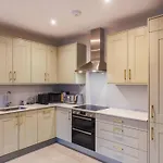 Castle Views - 2 Bed 2 Bath - Free Parking