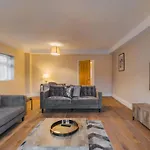 2Br Gem, Private Parking & Private Garden