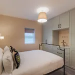 Cozy 2 Bed Retreat - Allocated Parking