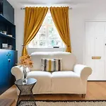 Newly Renovated 2 Bed Cottage - Long Stay Reduce Rate