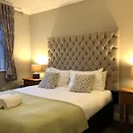 Lord Raglan House One Bedroom With Parking