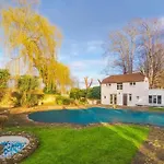 Wellness Escape By River, Sauna, Heated Pool, Hot Tub