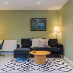 Wellness Escape By River, Sauna, Heated Pool, Hot Tub
