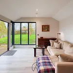 River\'S Edge Retreat:A Cosy 1-Bed Cabin In Windsor