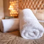 La Casa Suites Windsor - Spacious Ground Floor 2-Bedroom Apartments With Free Parking