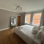 Royal Windsor Super King Ensuite - Free Parking