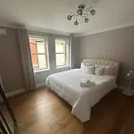 Royal Windsor Super King Ensuite - Free Parking