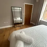 Royal Windsor Super King Ensuite - Free Parking