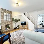 Beautiful Windsor Cottage, Amazing Location, The Castle, Ascot, Legoland, Free Parking Super Close
