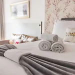 Stylish 1Br, 2-Min Walk To Windsor Castle
