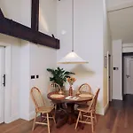 Leworth Apartments, Windsor