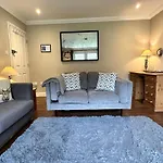 Lord Raglan House One Bedroom With Parking