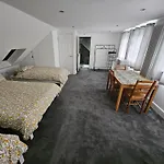 Self Contained Studio Near Windsor Attractions!