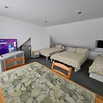 Self Contained Studio Near Windsor Attractions!