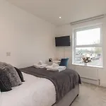 Pass The Keys Luxury 1 Bed Flat On Windsor Riverside