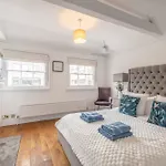 Vip Guard Views! 2 Bed Steps From Windsor Castle