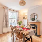 2Br Character Home Minutes From Windsor, Private Garden