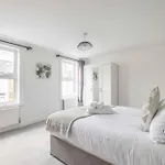 2Br Character Home Minutes From Windsor, Private Garden