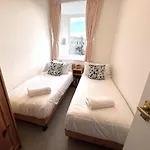 The Courtyard 2 Bedroom Apartments In Central Windsor With Parking
