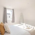 Cosy Cottage: Your Central Windsor Retreat