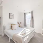 Cosy Cottage: Your Central Windsor Retreat