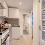 Cosy Cottage: Your Central Windsor Retreat
