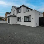Stunning 5 Bedroom, 3 Bathroom Home In Windsor