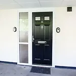 Convenient 4 Sleeper Apt Very Central Parking