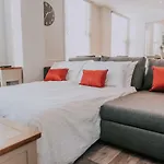 Cavendish House With Secure, Allocated Parking, 2 Mins Walk From Windsor Castle