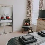 Cavendish House With Secure, Allocated Parking, 2 Mins Walk From Windsor Castle