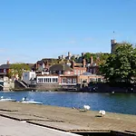 Sir Christopher Wren Hotel