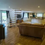 Lake View Lodge