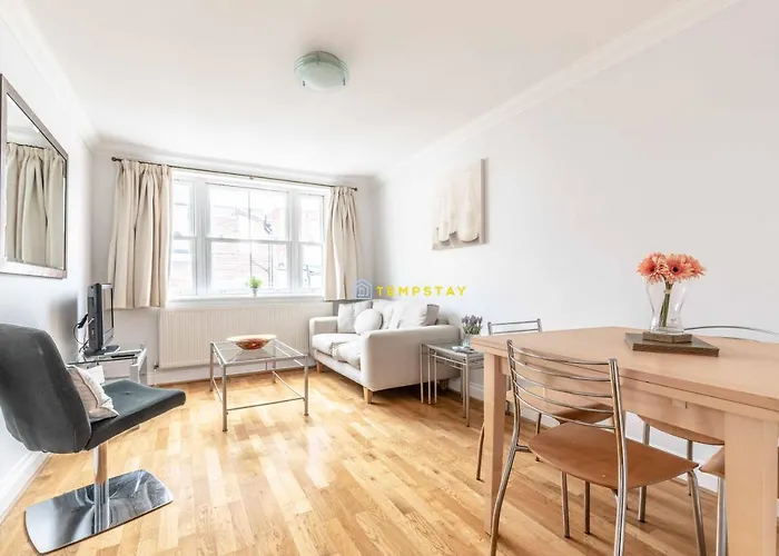 Perfect Spot In Central Windsor & Free Parking!