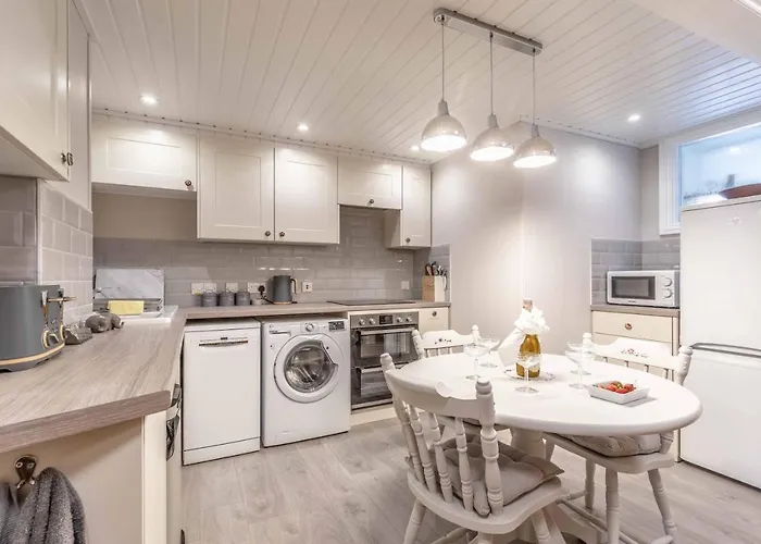 Central Windsor, 2 Bedroom 2 Bathroom, 5 Minutes To Castle