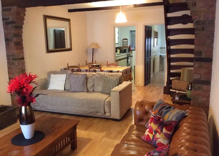 Cosy Central Windsor House Sleeps 4