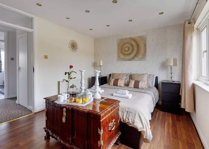 Cosy 3 Bed Home, Families And Contractors, Direct Booking For Best Rates