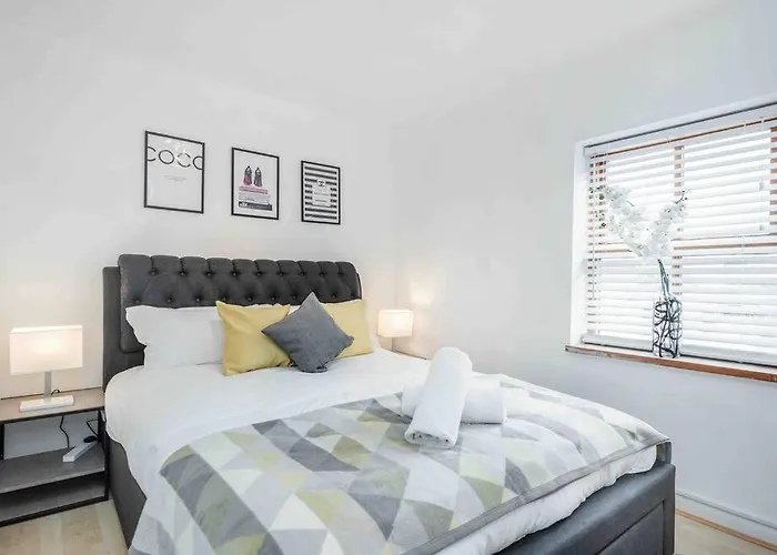 Stunning Victorian 3 Bed House Central Windsor