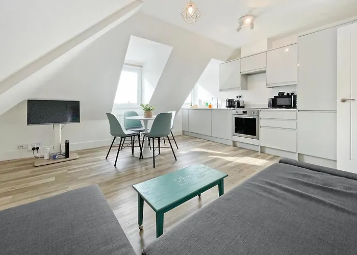 Entr - Modern Apartments In Windsor