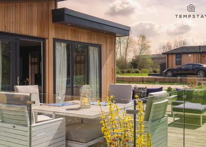 Waterfront Lodge Windsor Racecourse Marina