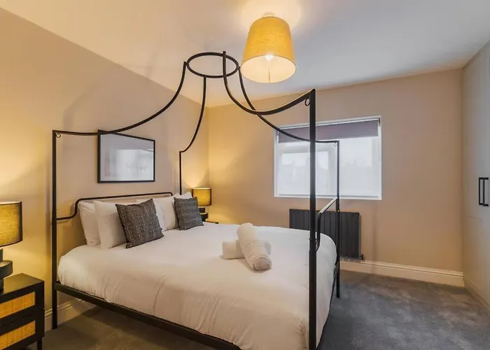 2Br Gem, Private Parking & Private Garden