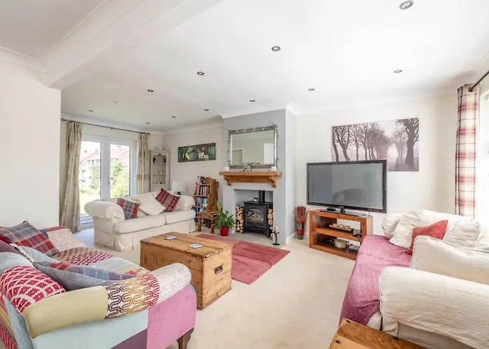 7 Sleeper Cosy Home In Windsor Parking & Legoland