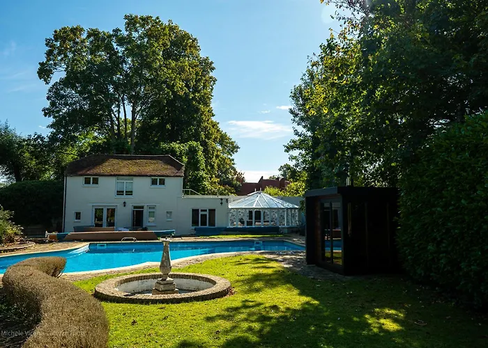 Wellness Escape By River, Sauna, Heated Pool, Hot Tub
