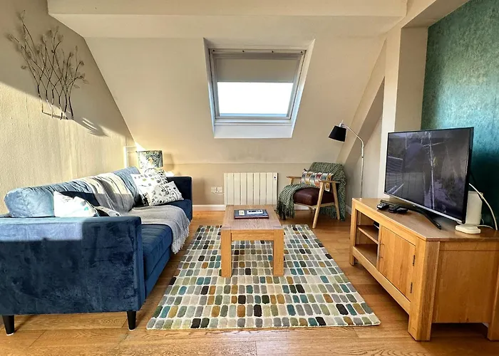 The Courtyard 2 Bedroom Apartments In Central Windsor With Parking