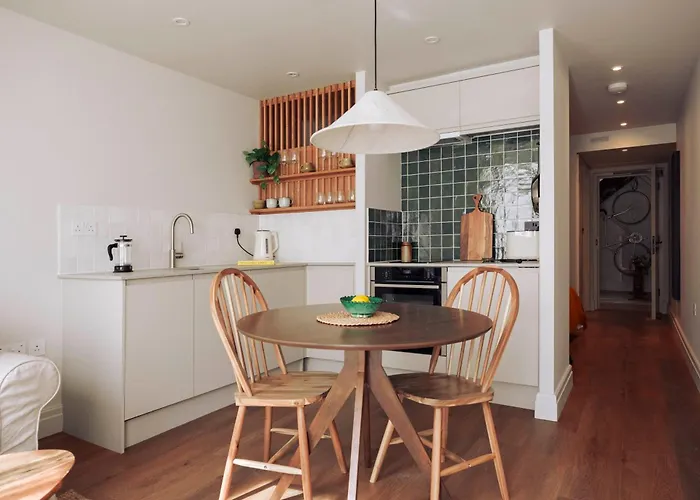 Leworth Apartments, Windsor