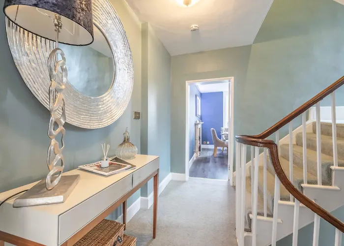 Vip Guard Views! 2 Bed Steps From Windsor Castle
