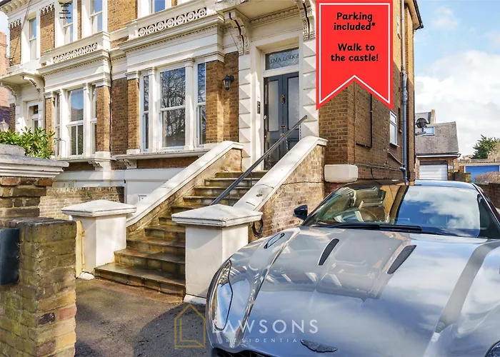 Stylish Living By Lawsons - 3 En Suites