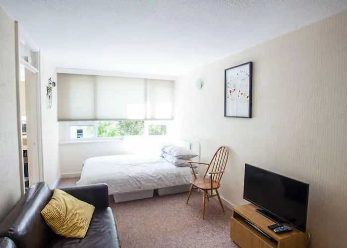 Convenient 4 Sleeper Apt Very Central Parking