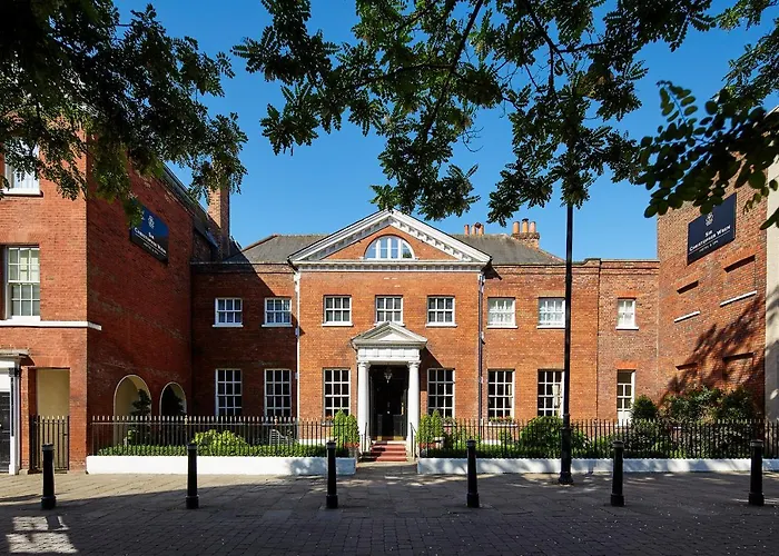 Sir Christopher Wren Hotel