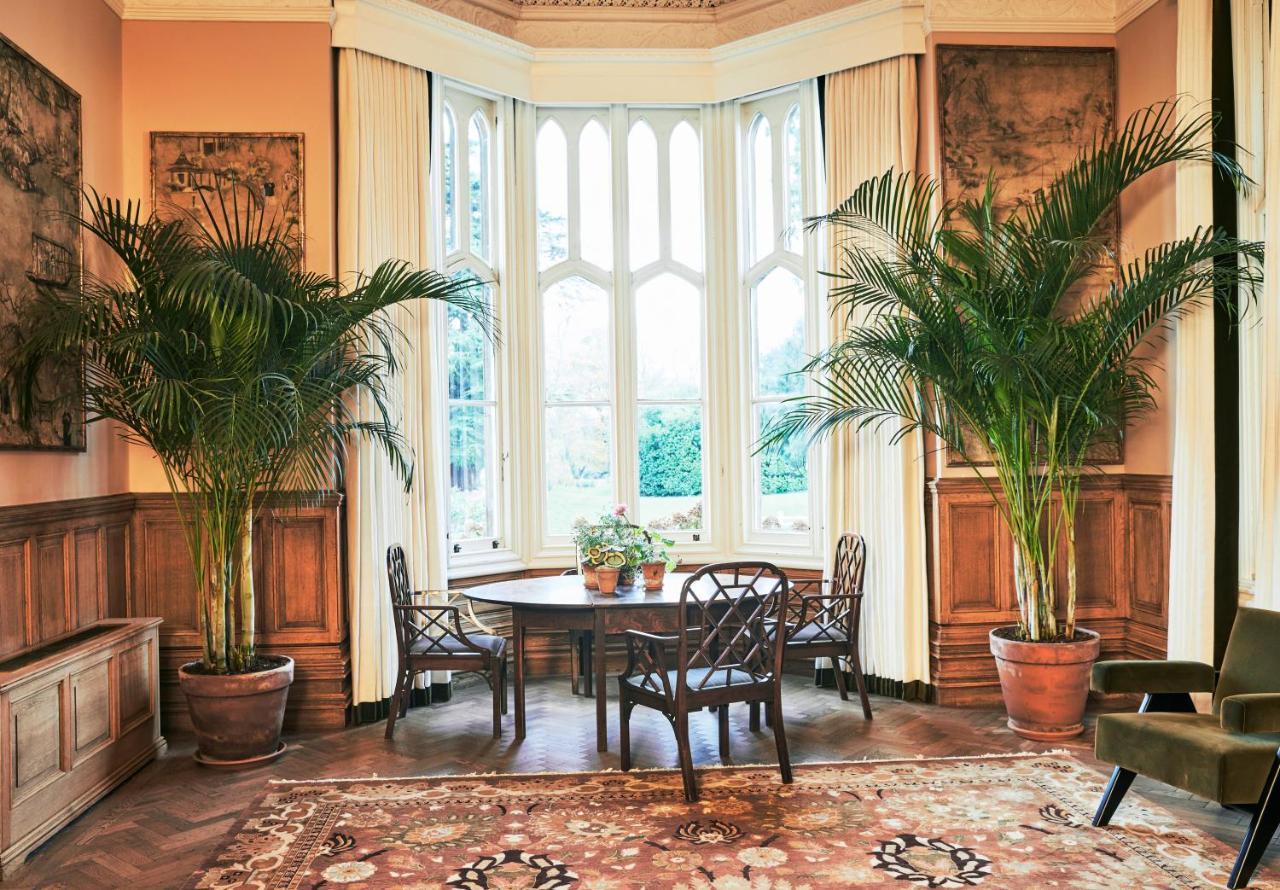 Oakley Court 4*